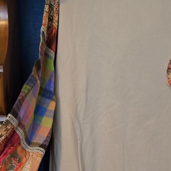 Easel Beige and Pink Stitch Detail Top - Picture 3 of 8